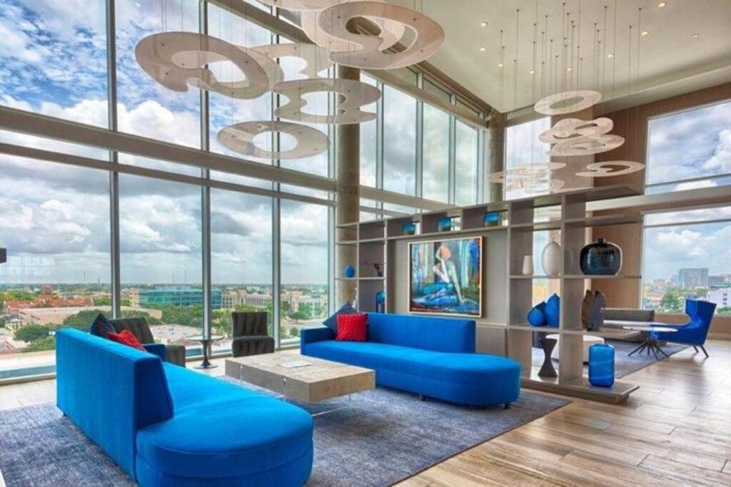 Luxury Highrise In Midtown - Skyline Views And Chic Decor * Houston
