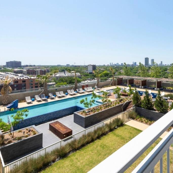 Luxury Highrise In Midtown - Skyline Views And Chic Decor