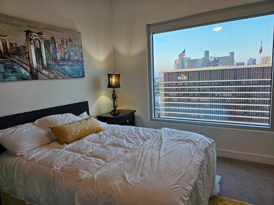 Luxury Highrise In Midtown - Skyline Views And Chic Decor * Houston