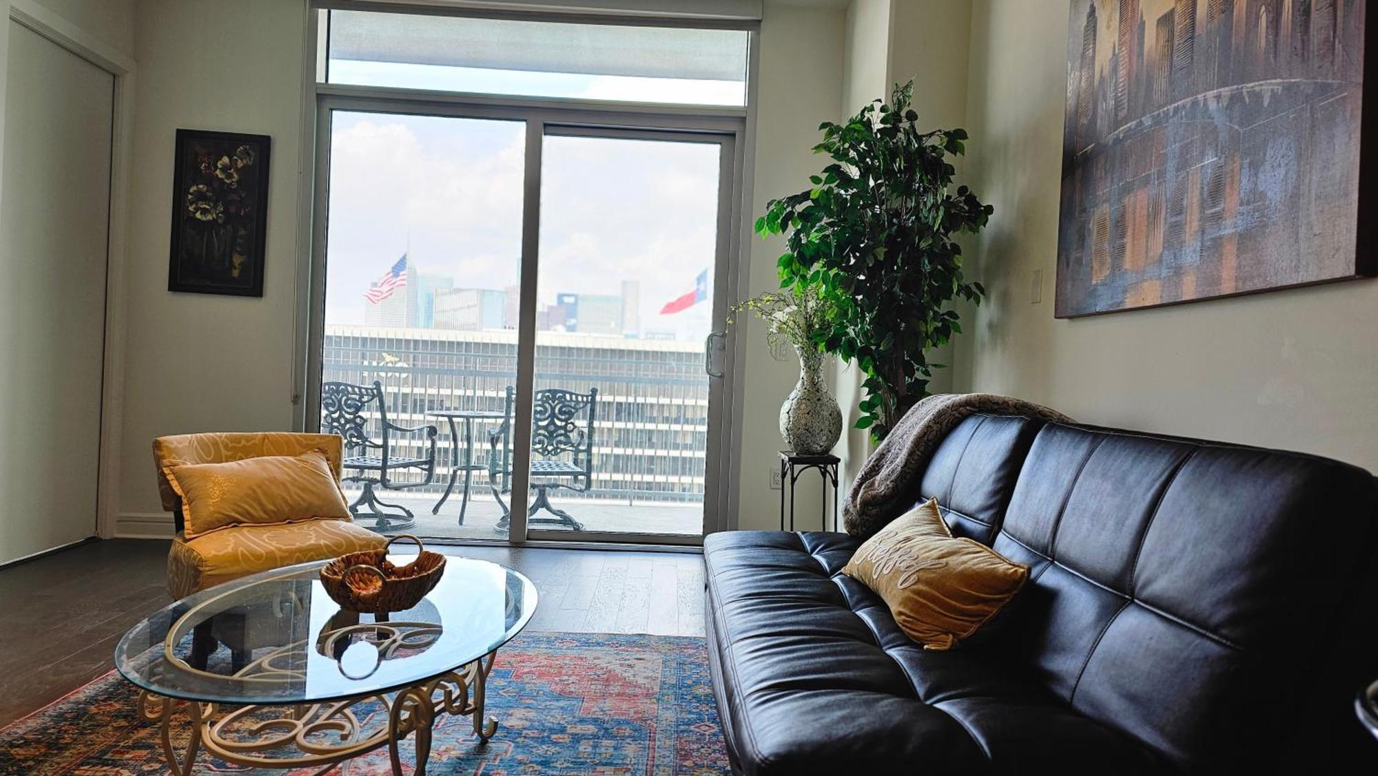 Luxury Highrise In Midtown - Skyline Views And Chic Decor *